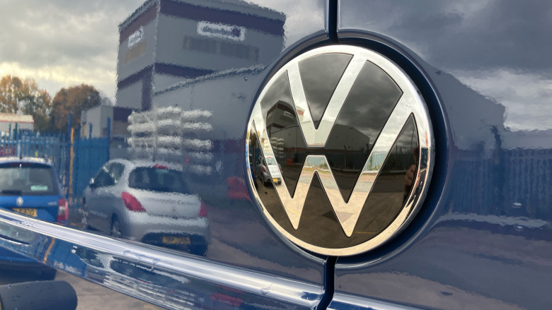 Volkswagen Crafter Cr35 Mwb Diesel 4Motion 2.0 TDI 177PS Commerce Plus Low Roof Van Auto